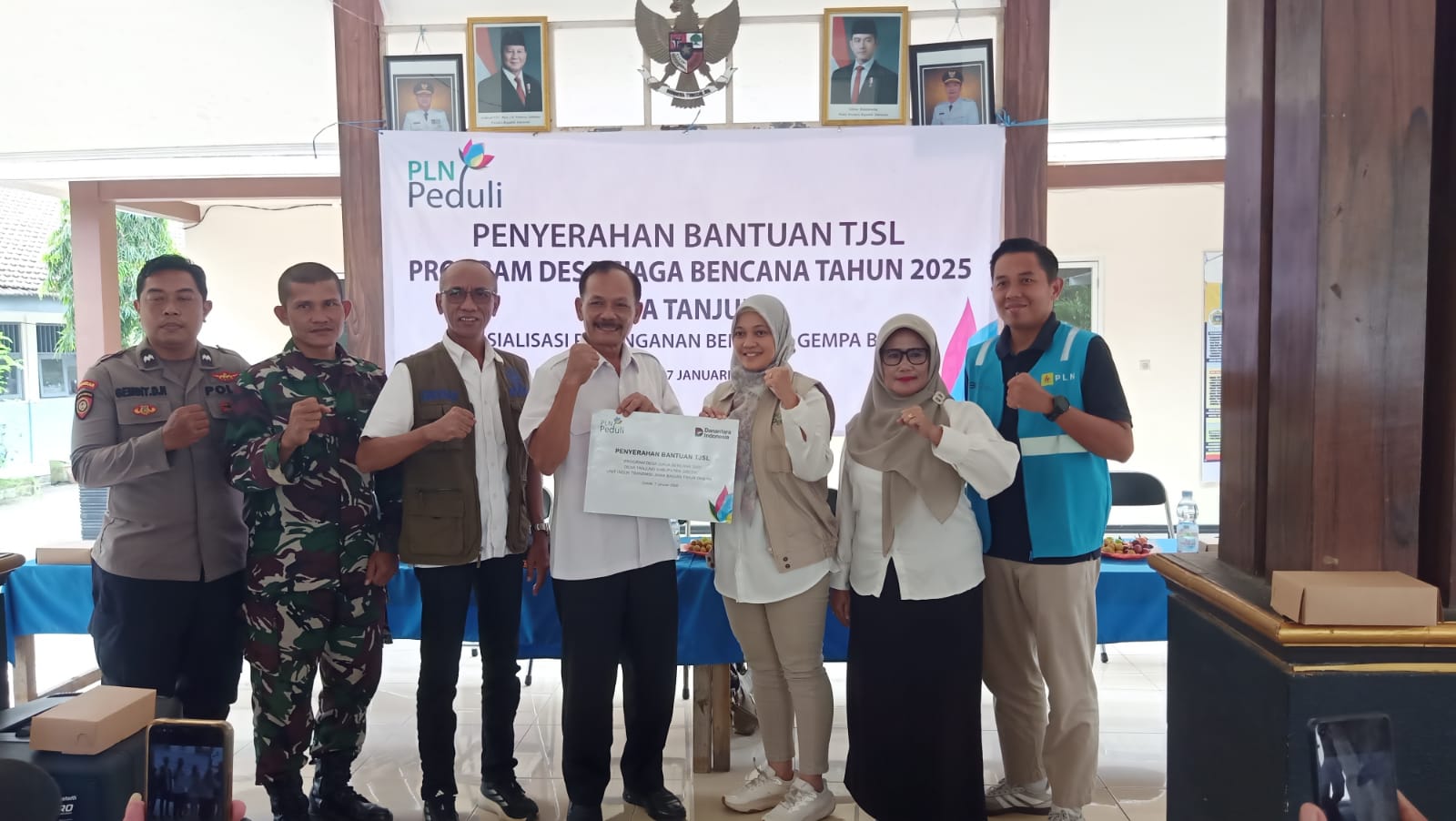 penyerahan-bantuan-tjsl-tanggung-jawab-sosial-dan-lingkungan-program-desa-siaga-bencana-dan-sosialisasi-penanganan-bencana-gempa-bumi-di-desa-tanjung