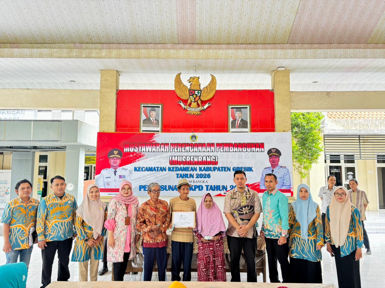penyaluran-bansos-pkh-plus-tahap-satu-dari-provinsi-jawa-timur-di-wilayah-kecamatan-kedamean